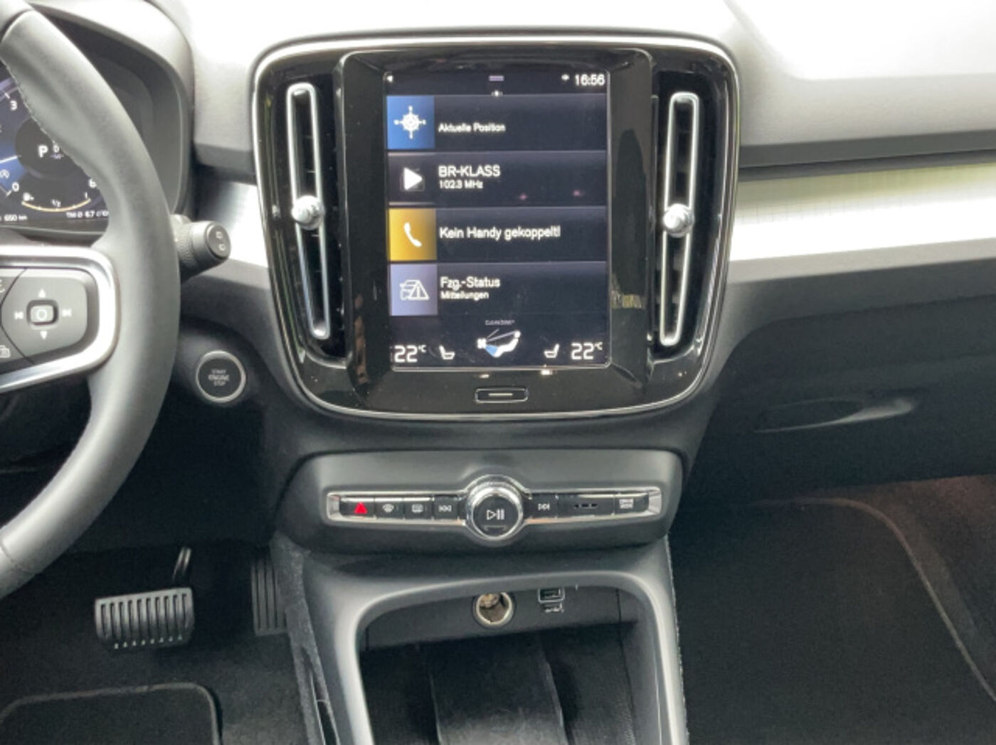 Volvo  XC40 T3 Momentum Pro 2WD Automatik Bluetooth Navi LED Klima Einparkhilfe el. Fen