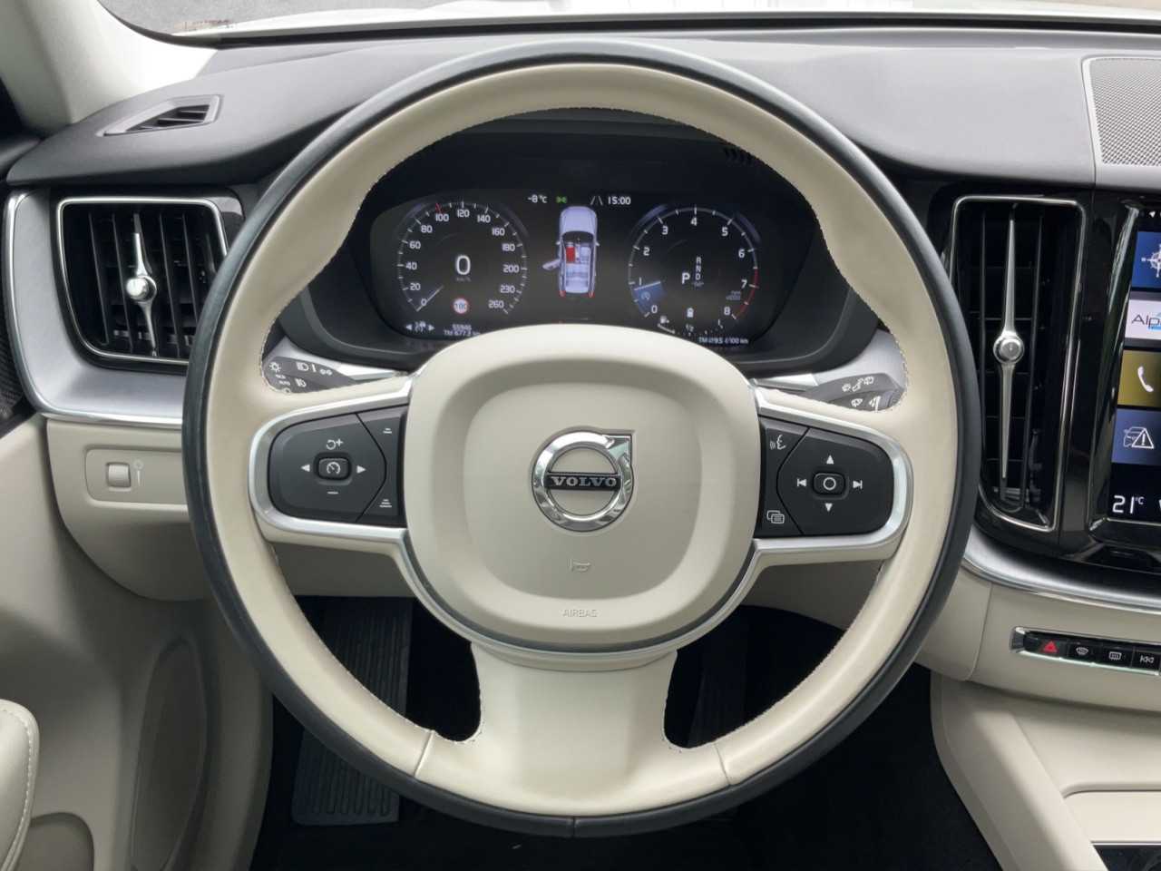 Volvo  XC60 B5 (Benzin) Momentum Pro AWD Automatik Bluetooth Head Up Display Navi LED K