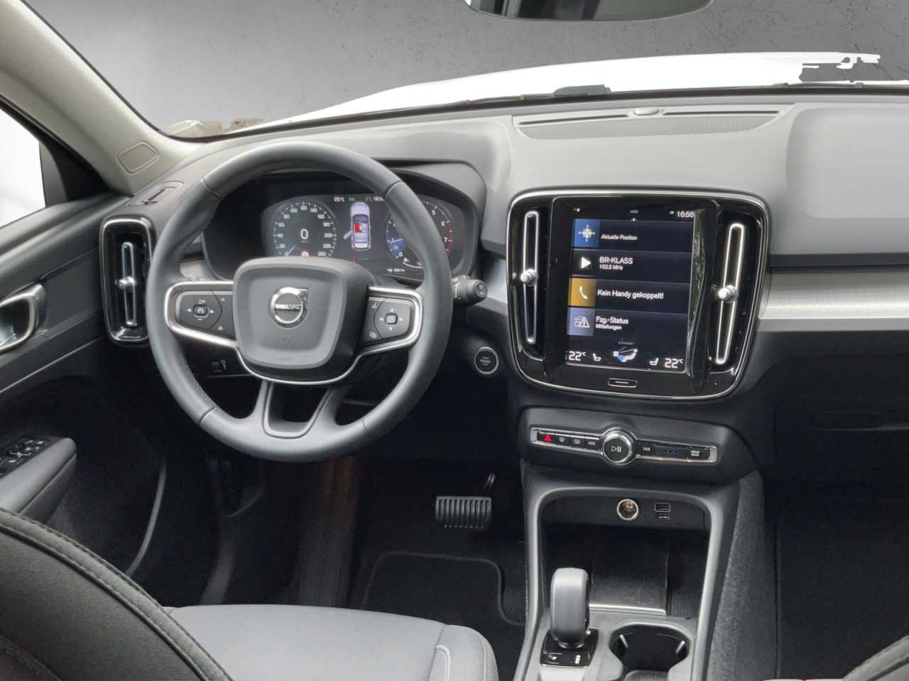 Volvo  XC40 T3 Momentum Pro 2WD Automatik Bluetooth Navi LED Klima Einparkhilfe el. Fen