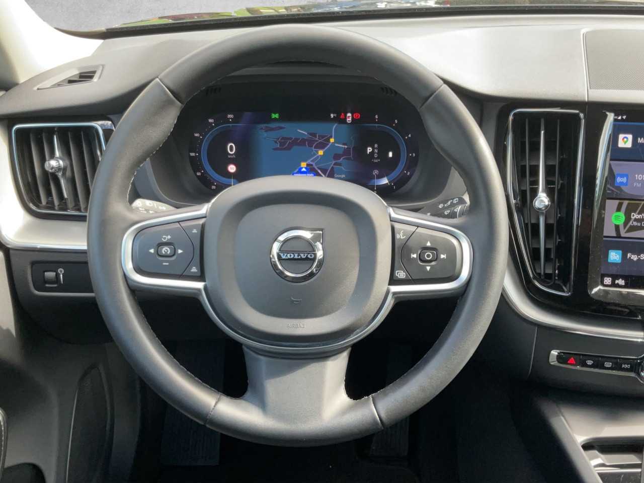 Volvo  XC 60 B4 Momentum Pro Mild-Hybrid 2WD Geartronic Navi LED Klima Einparkhilfe el.