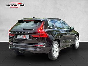 Volvo  XC 60 B4 Momentum Pro Mild-Hybrid 2WD Geartronic Navi LED Klima Einparkhilfe el.