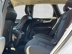 Volvo  XC60 B4 (Diesel) Momentum Pro 2WD Automatik Bluetooth Navi LED Klima Einparkhilf