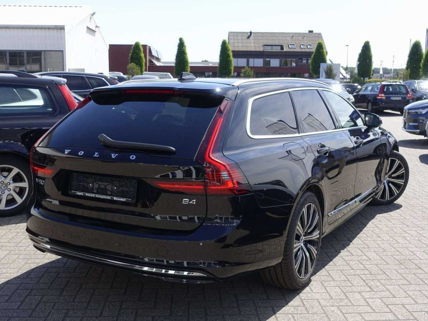 Volvo  Ultimate/B4 Bright/Kamera/Pano/HeadUP/H&K