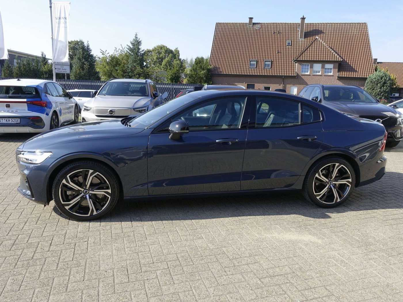 Volvo  Ultimate B5 AWD/Dark/360°/Pano/H&K/BLIS