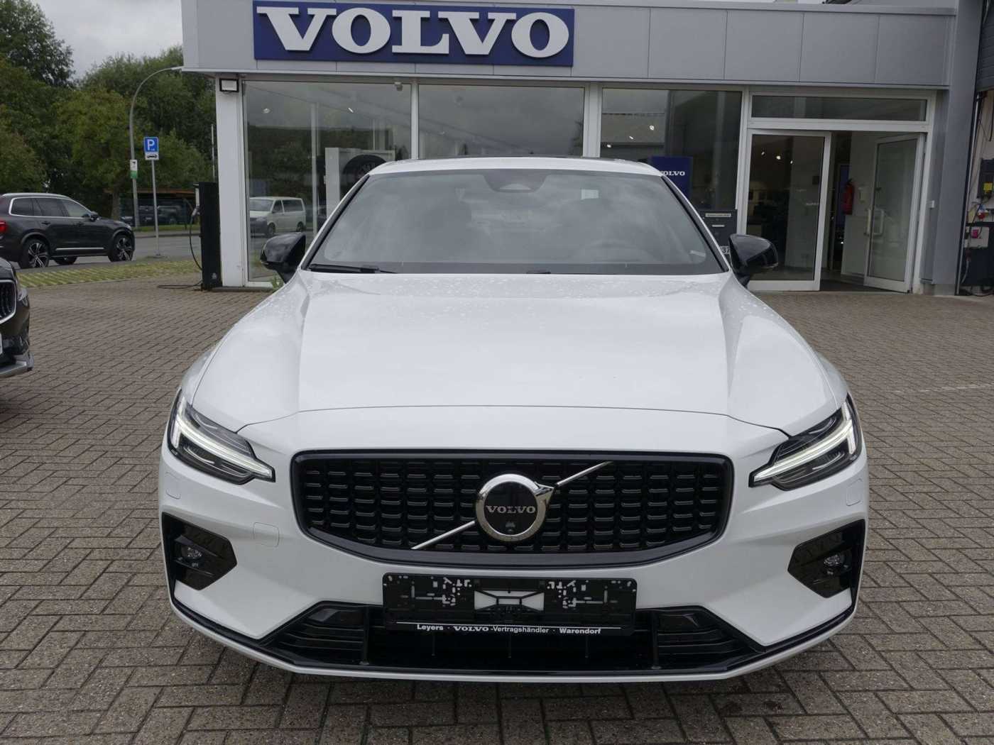 Volvo  Ultimate, B5 AWD/Dark/H&K/Memory/360°/StndHz