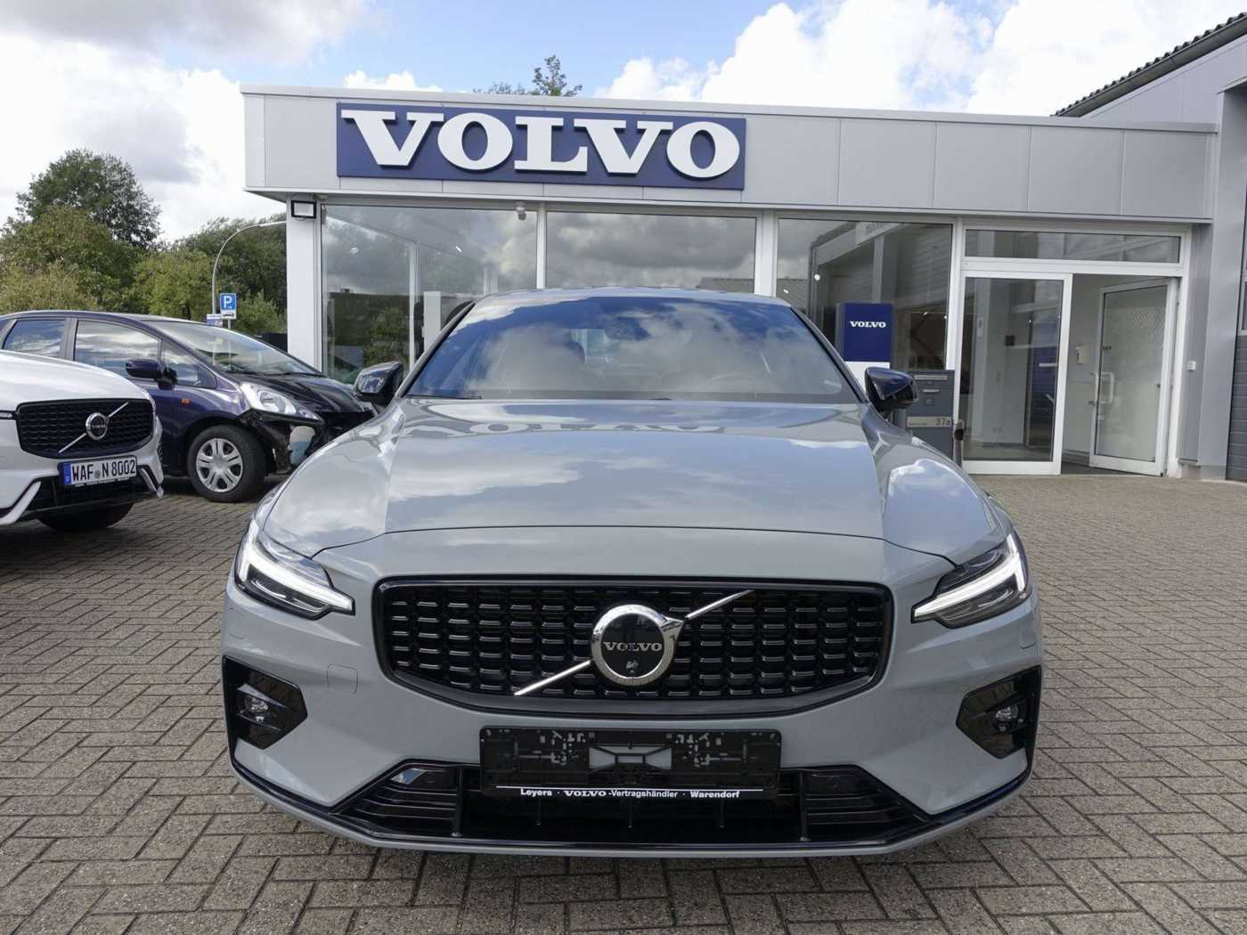 Volvo  Ultimate B5 AWD/Dark/360°/BLIS/H&K/360°/Pano