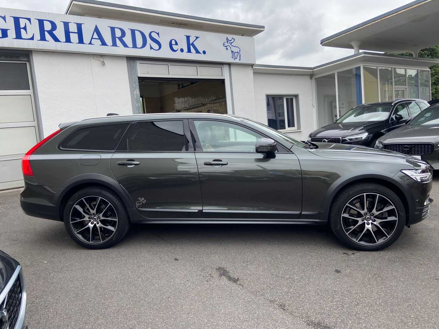 Volvo  D5 AWD CROSS COUNTRY PRO, LUFT, Standheiz. , Head-Up, 360°, Pano, AHK, B&W