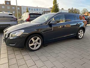 Volvo  Aut. 2.0 Momentum Xenon Schiebedach AHK