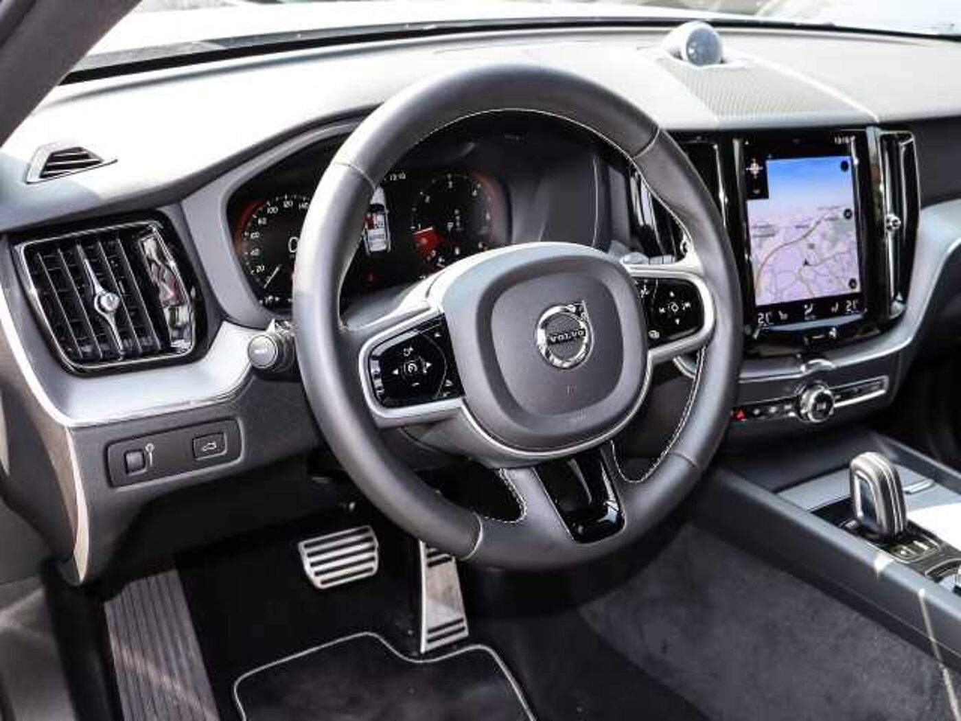 Volvo  R Design AWD B5 Diesel EU6d Allrad StandHZG Navi digitales Cockpit Memory Sitze