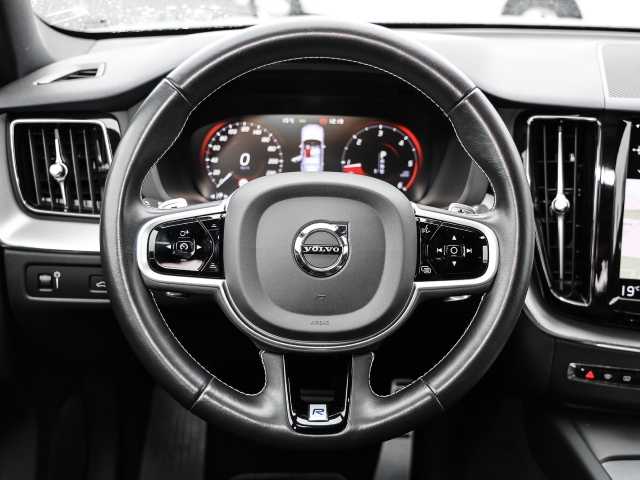 Volvo  R Design 2WD D4 EU6d-T Navi digitales Cockpit Memory Sitze Soundsystem HarmanKar