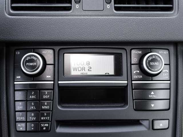 Volvo  D5 Momentum Geartronic DPF AWD Standheizung Leder Navi Dyn. Kurvenlicht e-Sitze