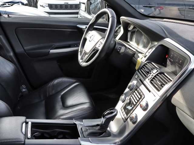 Volvo  Summum 2WD D4 DPF El. Panodach Panorama Navi Leder digitales Cockpit Memory Sitz