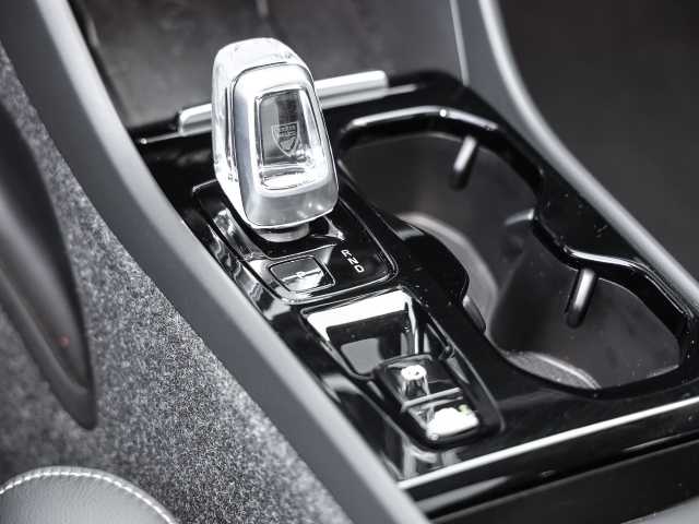 Volvo  Core Recharge Plug-In Hybrid 2WD T4 Twin Engine EU6d StandHZG digitales Cockpit