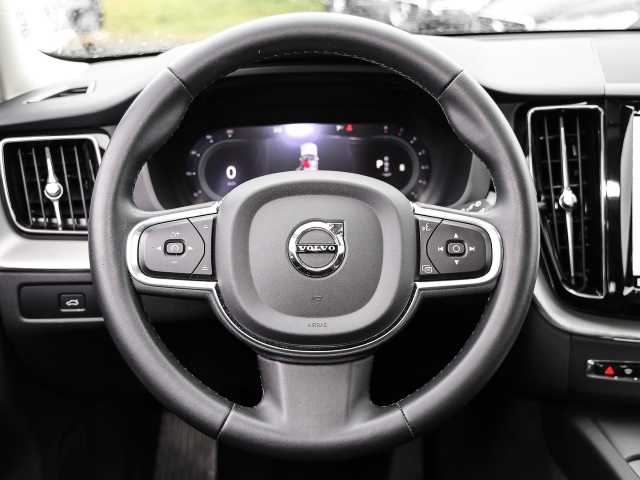 Volvo  Core 2WD B4 Benzin EU6d StandHZG AHK digitales Cockpit Memory Sitze Soundsystem