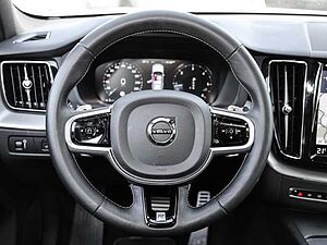 Volvo  R Design 2WD D4 EU6d-T HUD Navi digitales Cockpit Memory Sitze Soundsystem Harma