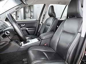 Volvo  D5 Momentum Geartronic DPF AWD Standheizung Leder Navi Dyn. Kurvenlicht e-Sitze