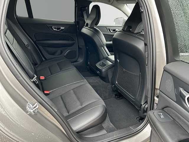 Volvo  D3 Momentum 17'' Navi LED SHZ CD Apple CarPlay El. Heckklappe Klimaautom Android
