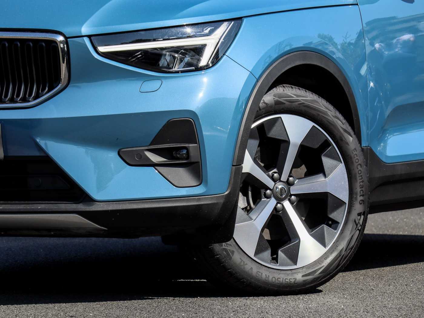 Volvo  XC40 Core, B3 Mild-Hybrid, Benzin