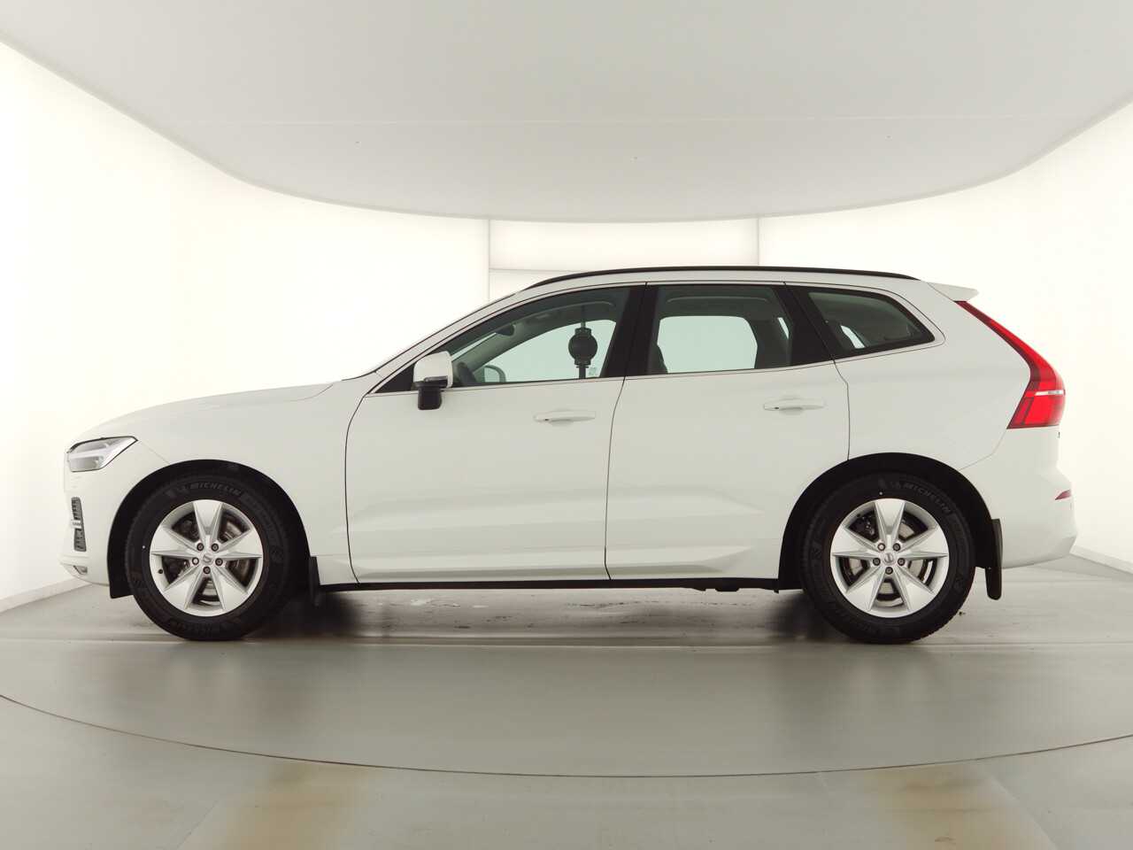 Volvo  XC60 Momentum Pro, B4 Mild-Hybrid Benzin