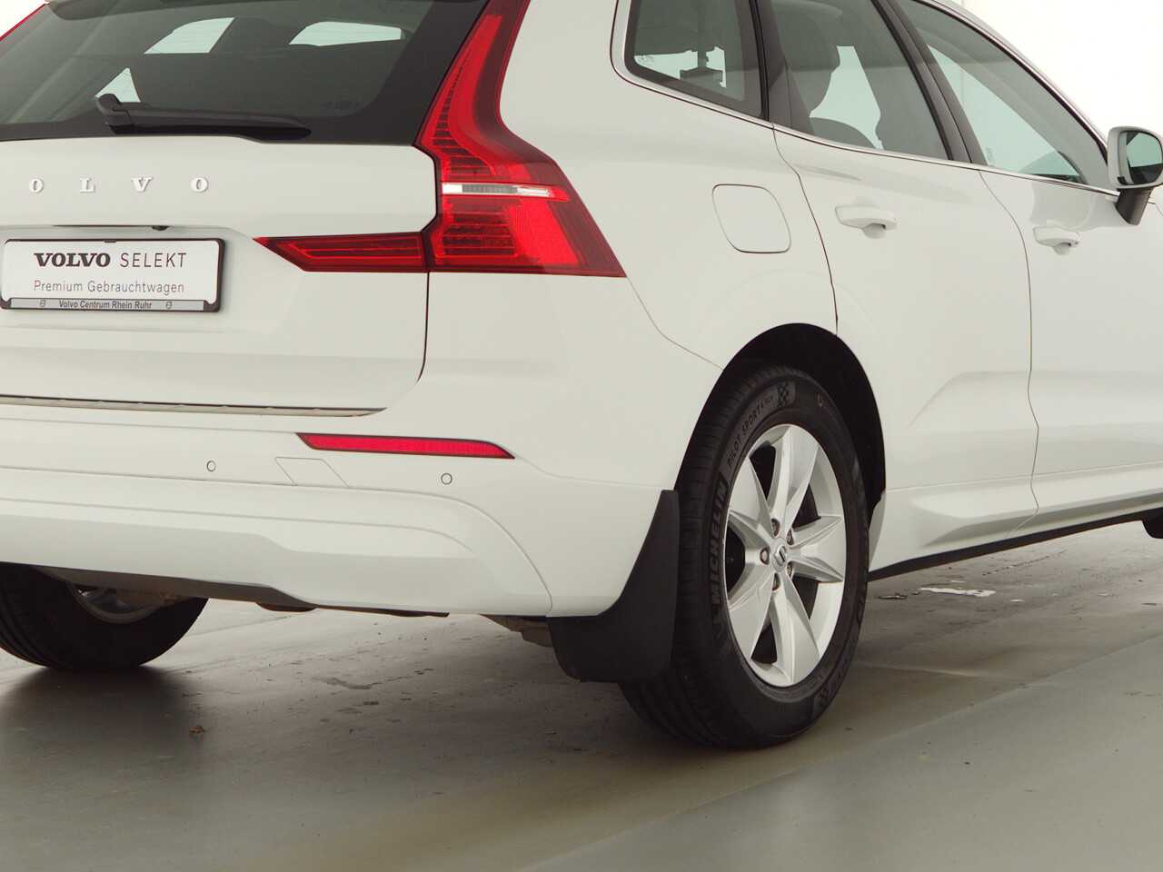 Volvo  XC60 Momentum Pro, B4 Mild-Hybrid Benzin