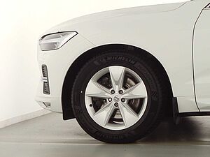 Volvo  XC60 Momentum Pro, B4 Mild-Hybrid Benzin