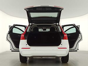 Volvo  XC60 Momentum Pro, B4 Mild-Hybrid Benzin