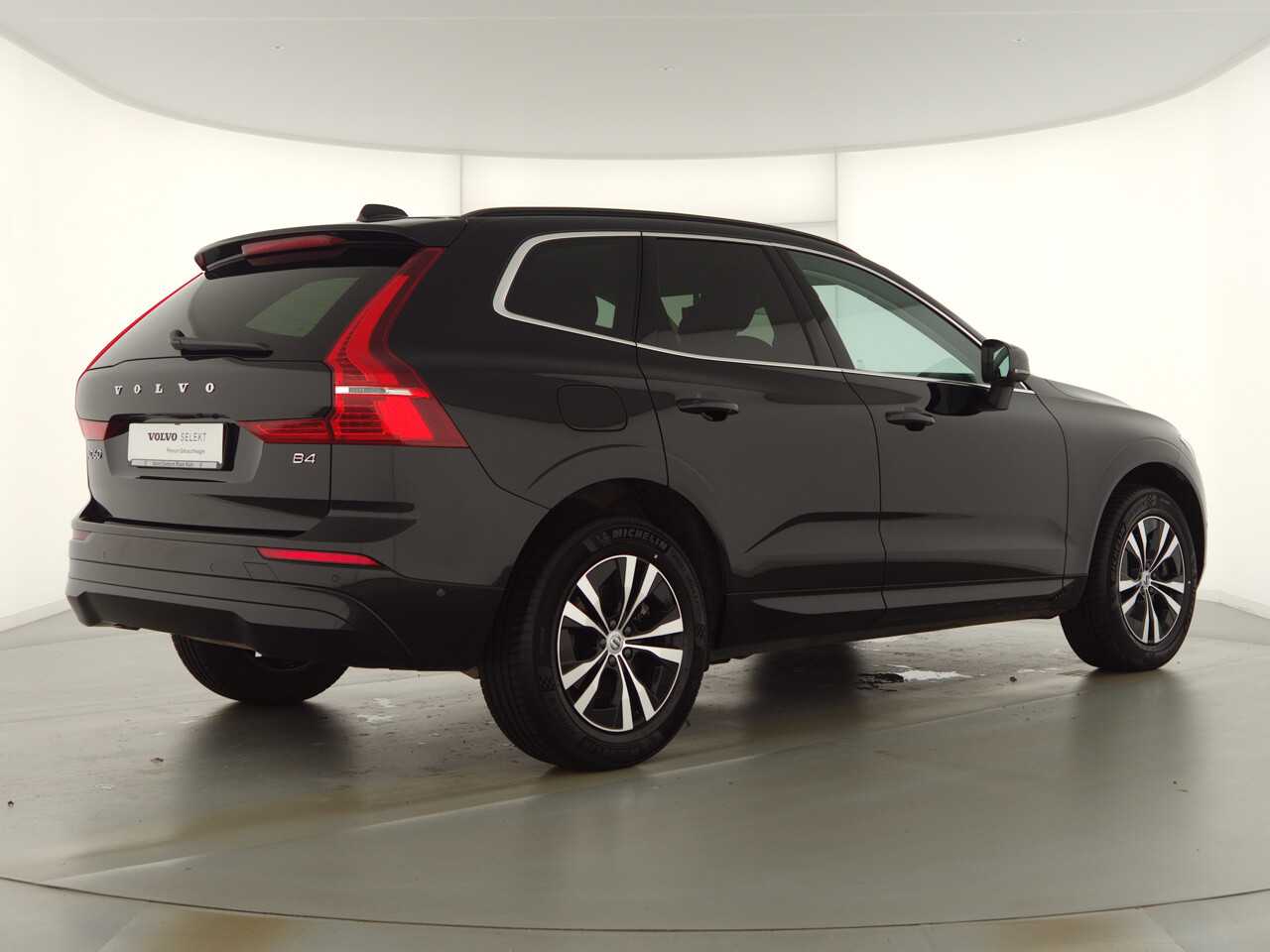 Volvo  XC60 Momentum Pro, B4 Mild-Hybrid Benzin