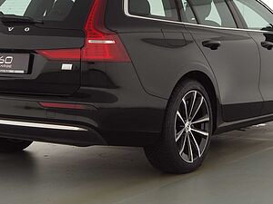 Volvo  V60 Recharge Essential, T6 AWD Plug-in Hybrid, Elektrisch/Benzin, Bright