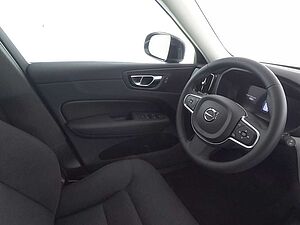 Volvo  XC60 Momentum Pro, B4 Mild-Hybrid Benzin