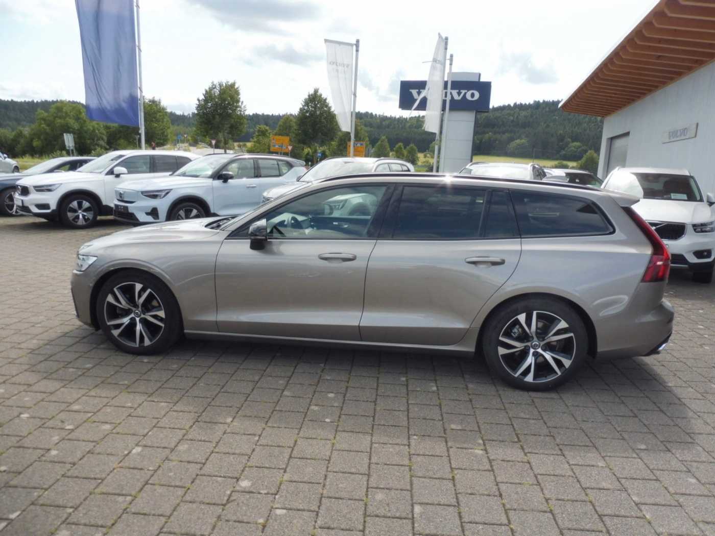 Volvo  V60 R-Design, B4 Mild-Hybrid Diesel