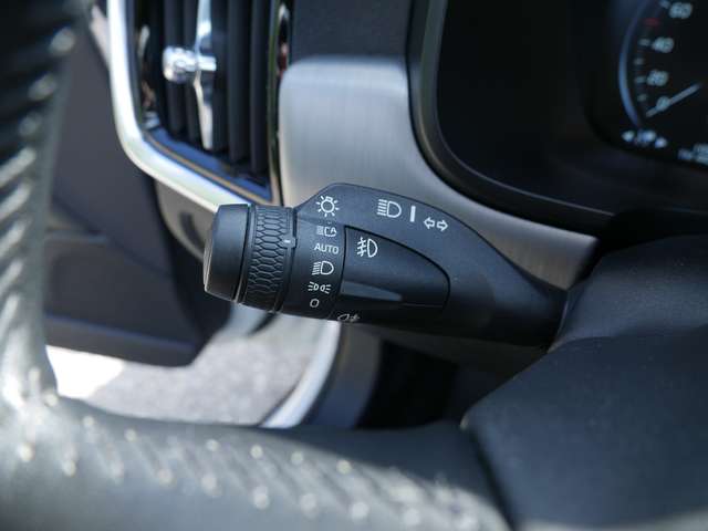 Volvo  D5 AWD Momentum SHZ LEDER KAMERA NAVI LED