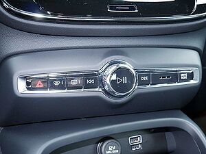 Volvo  T4 Plus Bright Recharge NAVI STANDHZ LED