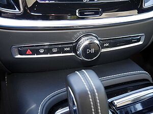 Volvo  T8 AWD Twin Engine R-Design STANDHZ LED