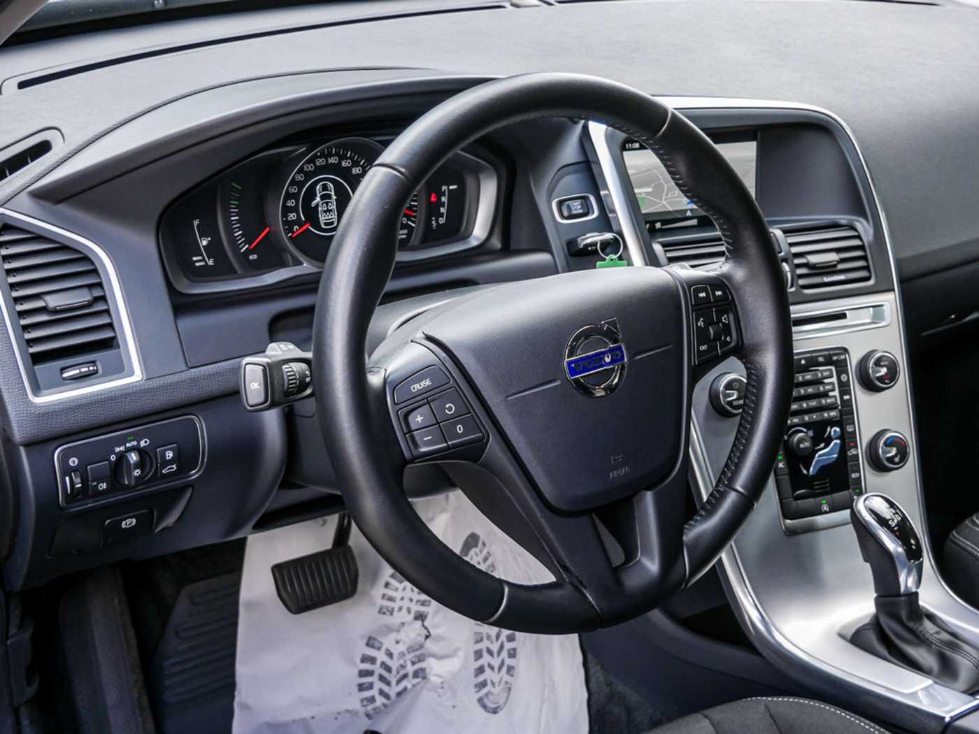 Volvo  D3 Geartronic Kinetic BT NAVI BI-XENON