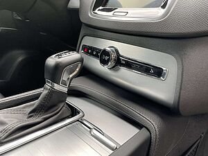 Volvo  D5 AWD Momentum SEHR GEPFLEGT | LICHT-PAKET | KAME