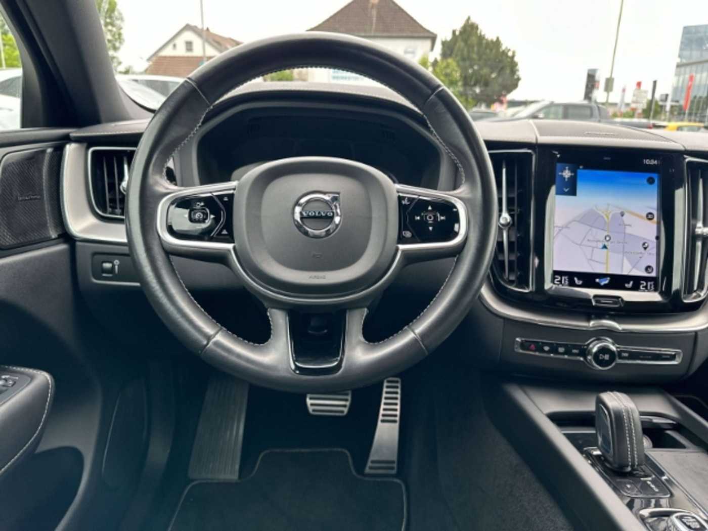 Volvo  R Design AWD B6 StandHZG AHK schwenkb. Panoschiebe