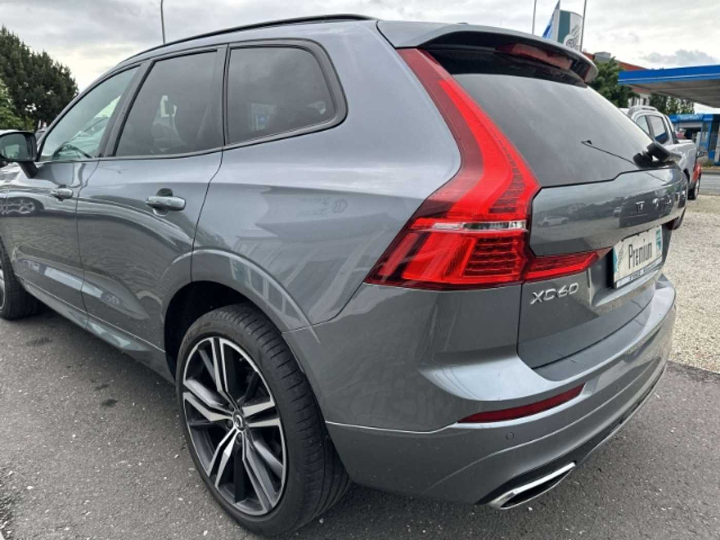 Volvo  R Design AWD B6 StandHZG AHK schwenkb. Panoschiebe