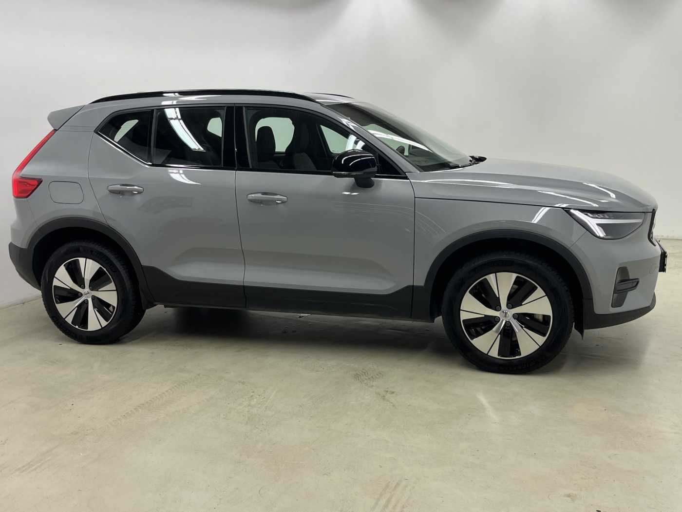 Volvo  XC40 Recharge Plus, T5 Plug-in Hybrid, Elektrisch/Benzin, Dark