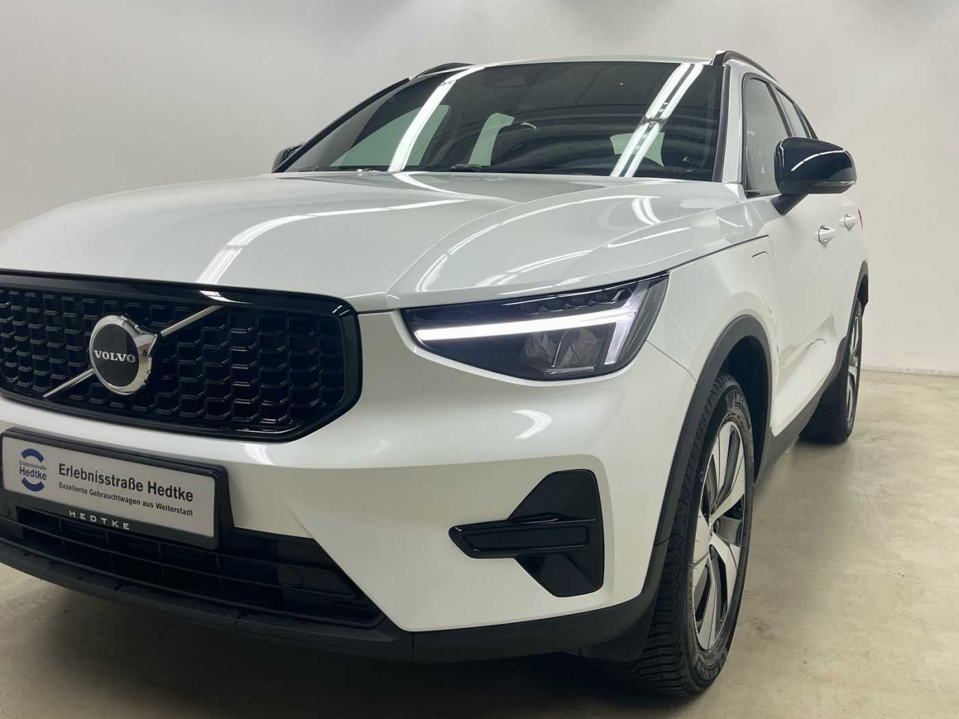 Volvo  XC40 Recharge Plus, T5 Plug-in Hybrid, Elektrisch/Benzin, Dark