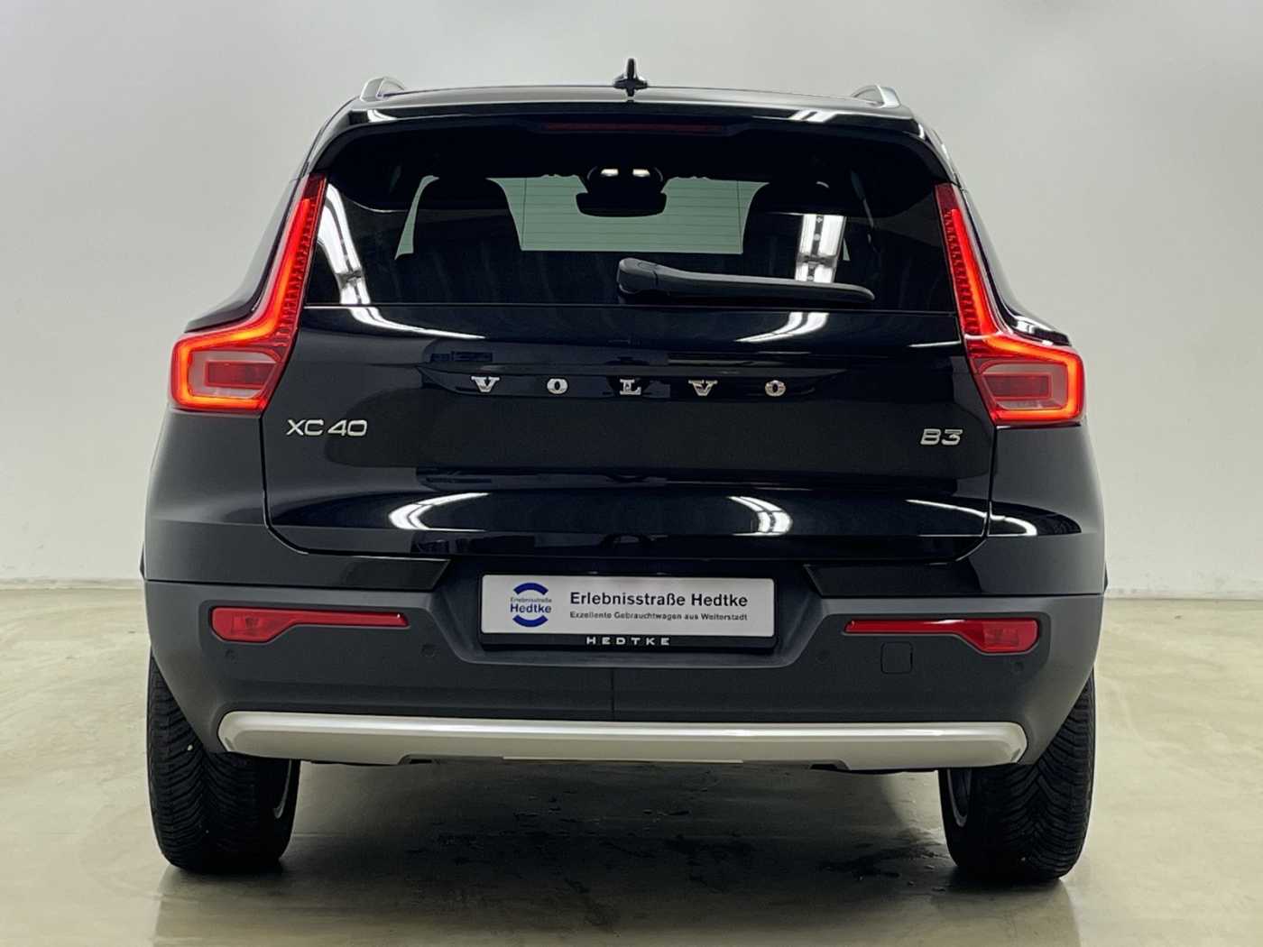 Volvo  XC40 Core, B3 Mild-Hybrid, Benzin