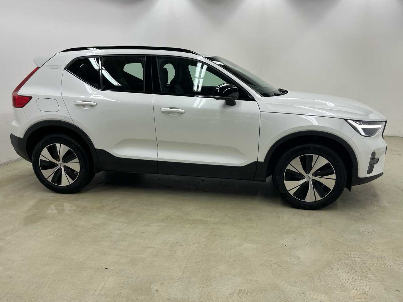 Volvo  XC40 Recharge Plus, T5 Plug-in Hybrid, Elektrisch/Benzin, Dark