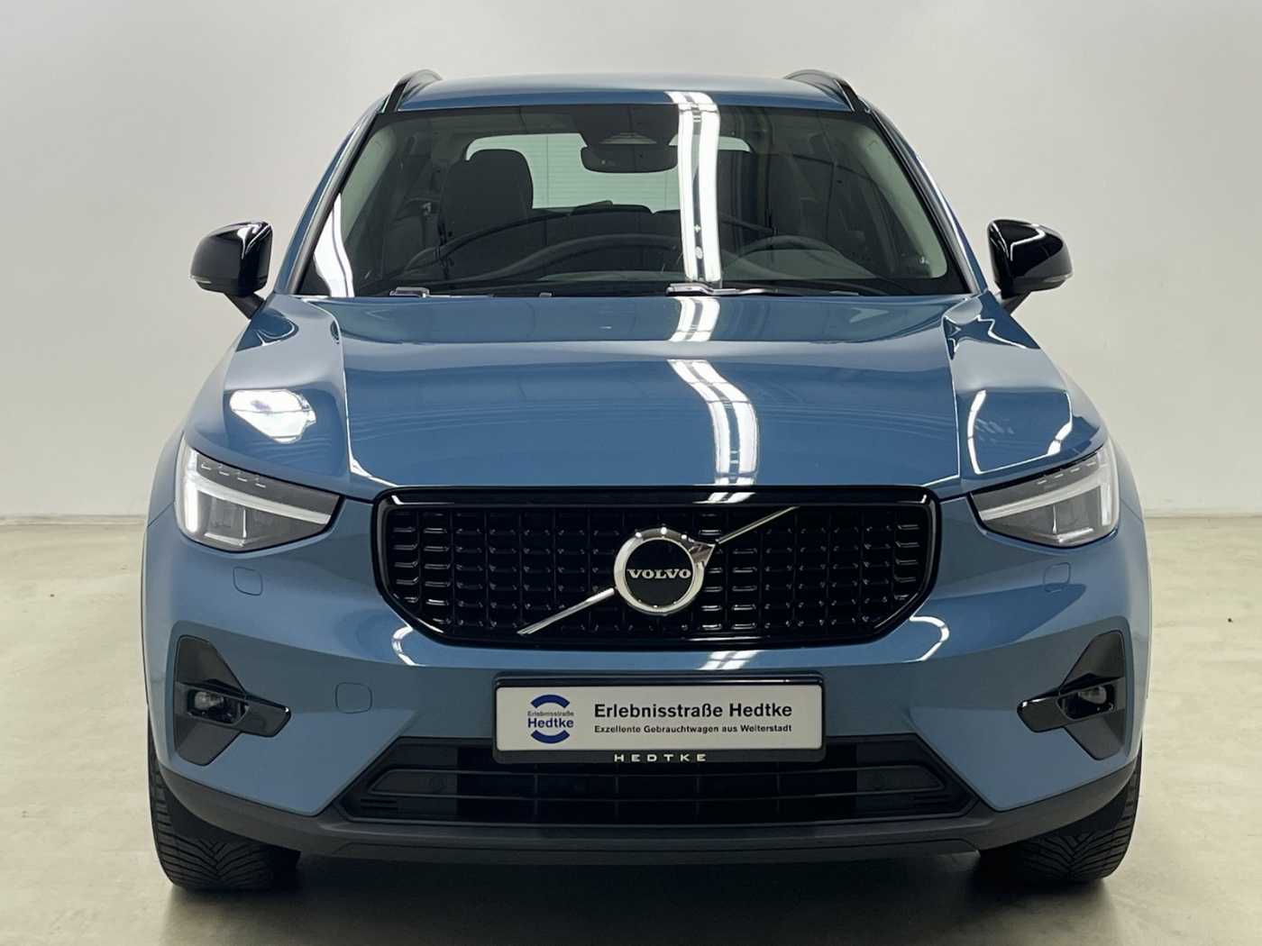 Volvo  XC40 Plus, B4 Mild-Hybrid, Benzin, Dark