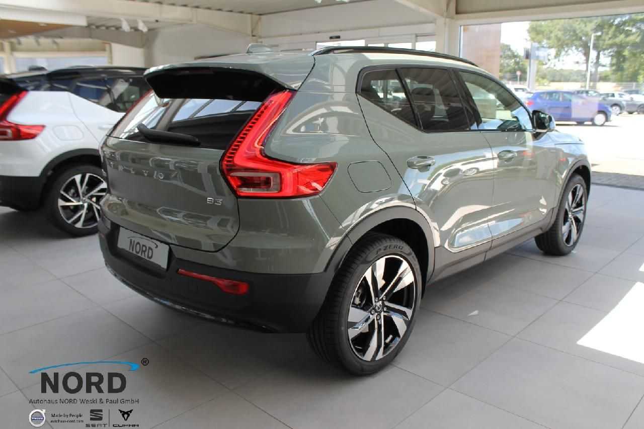 Volvo  XC40 Plus, B3 Mild-Hybrid, Benzin, Dark