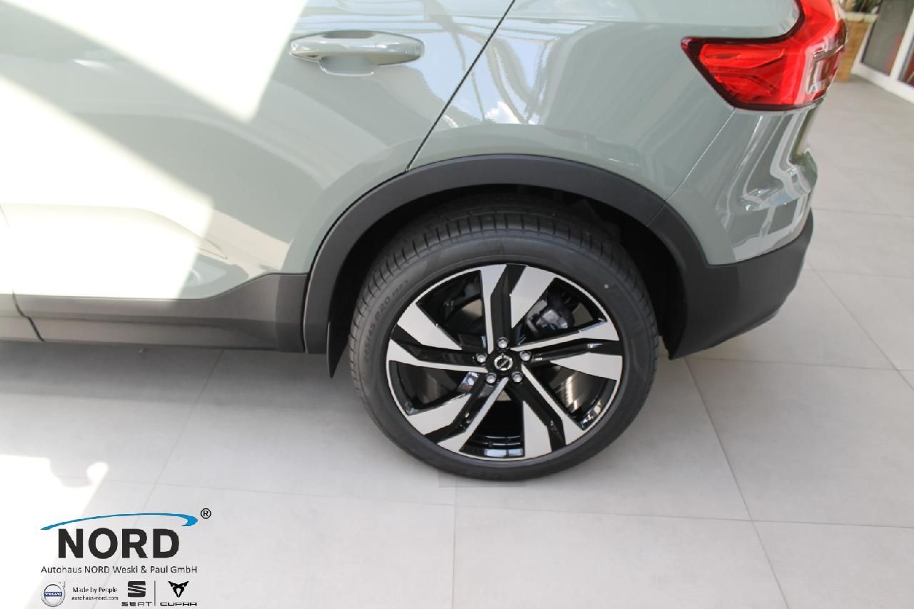 Volvo  XC40 Plus, B3 Mild-Hybrid, Benzin, Dark