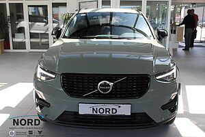 Volvo  XC40 Plus, B3 Mild-Hybrid, Benzin, Dark