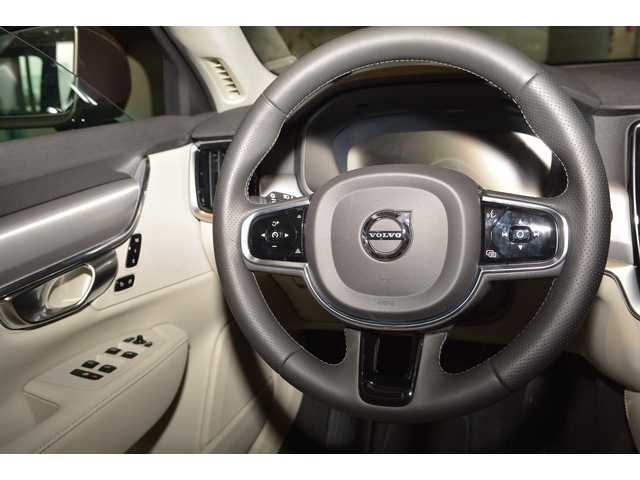Volvo  D4 Momentum Navi Voll-LED Blis Rückfahrkamera Sitzheizung