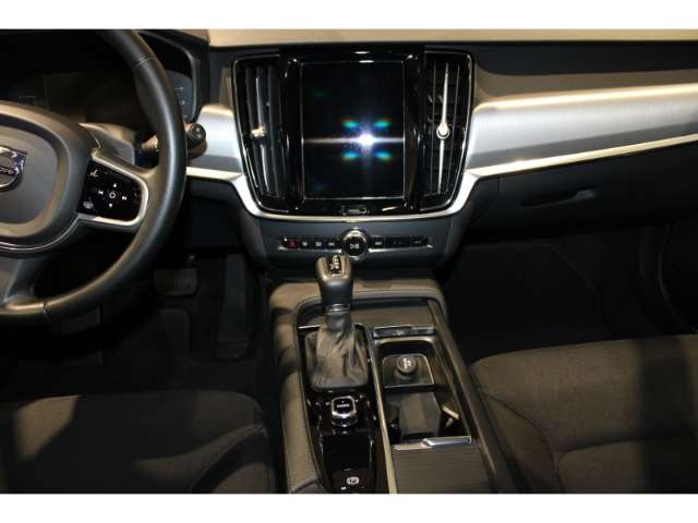 Volvo  D4 Momentum FWD LED Panoramadach Navi Head-up Disp