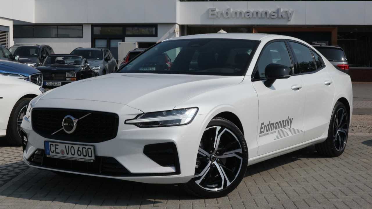 Volvo  S60 Plus, B4 Mild-Hybrid, Benzin, Dark