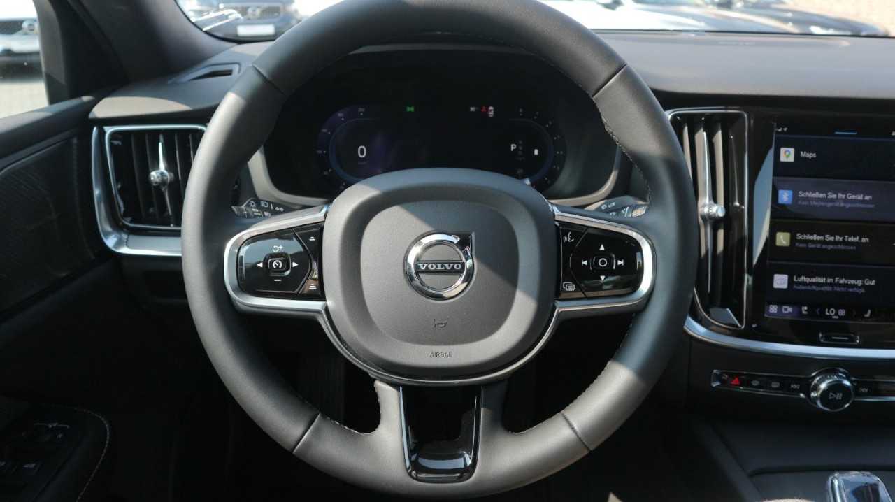 Volvo  S60 Plus, B4 Mild-Hybrid, Benzin, Dark