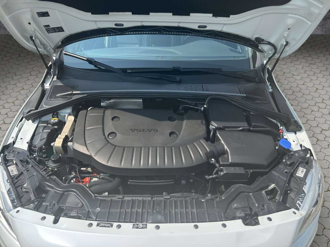 Volvo  D6 Twin Engine R-Design Momentum AWD